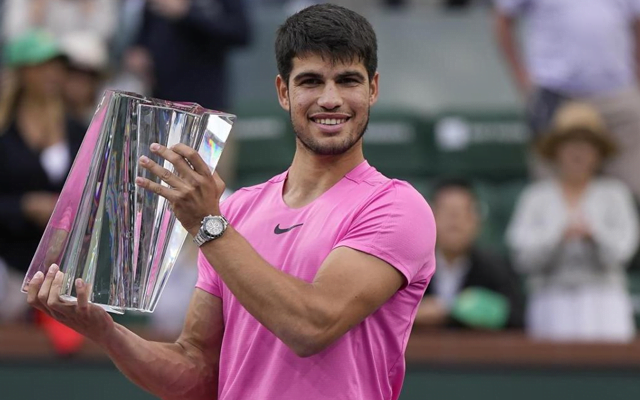 Carlos Alcaraz reaches last 16 at Miami Open